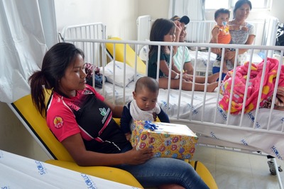 Lions e Leo Clube de Laranjeiras do Sul levam alegria e presentes a crianÃ§as hospitalizadas 